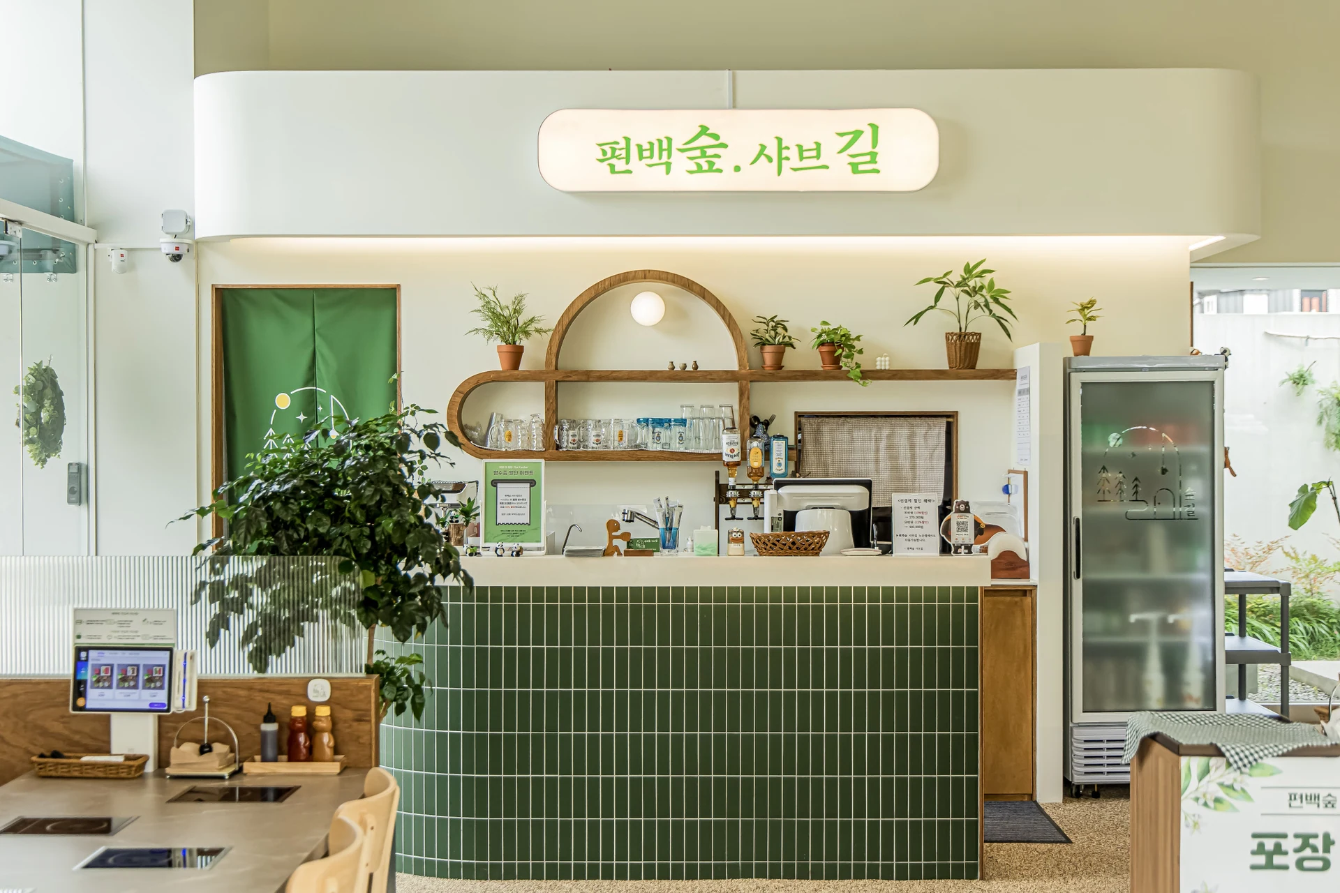 편백숲샤브길 동학사점 실제 완공 공간